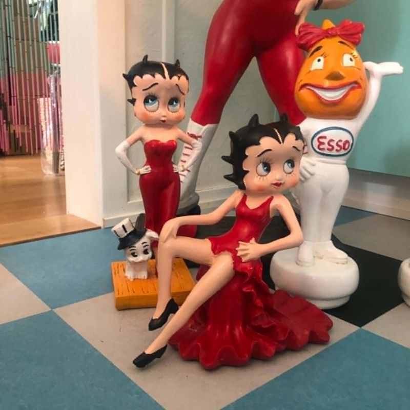 Betty Boop figur med hund